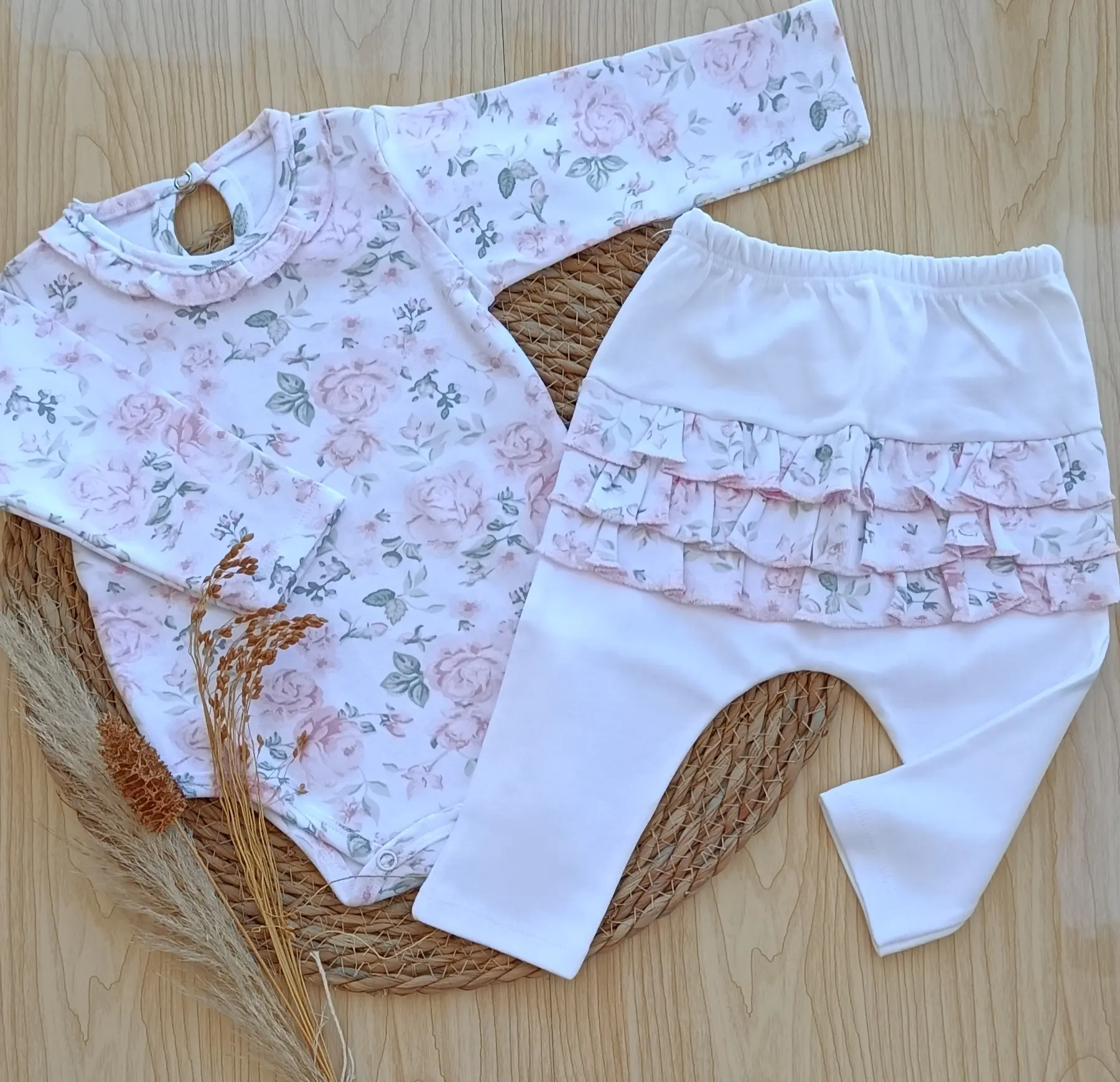 Body Rosas pantalón con volado en cola