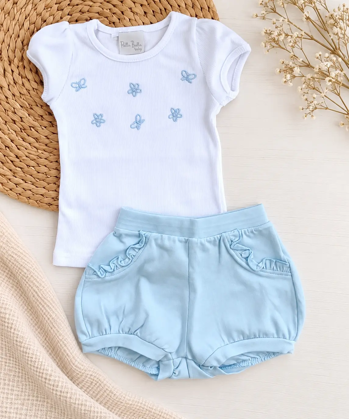 Shorts y remera maripositas
