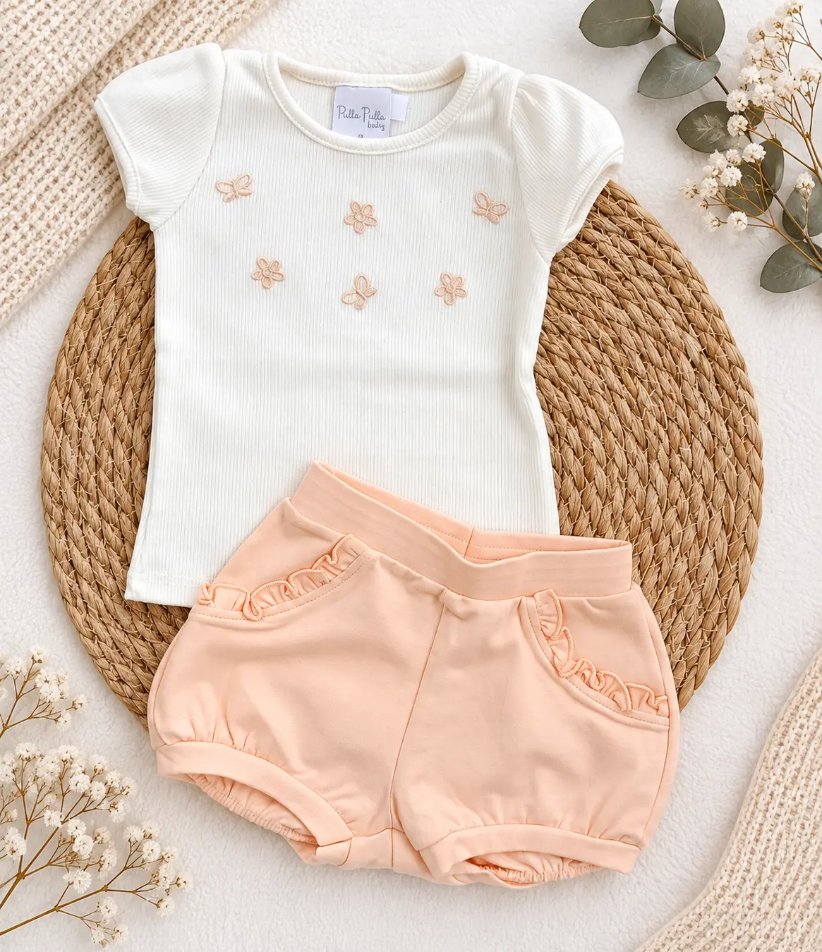 Shorts y remera maripositas