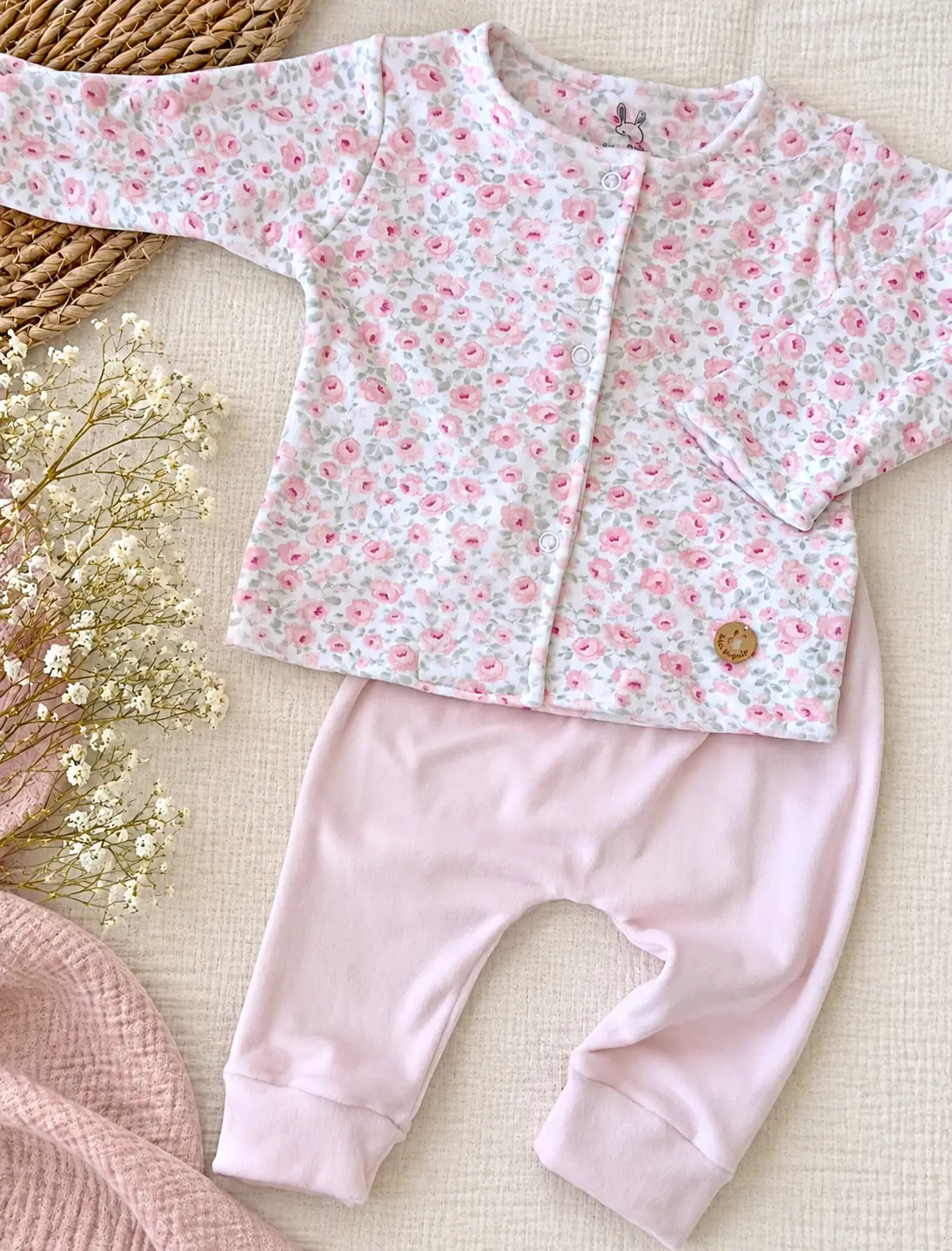 Batita Rosa con pantalones o pelele rosado